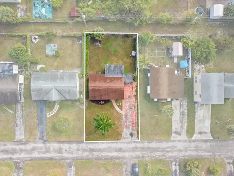 1635 W 32nd Street Riviera Beach FL 33404