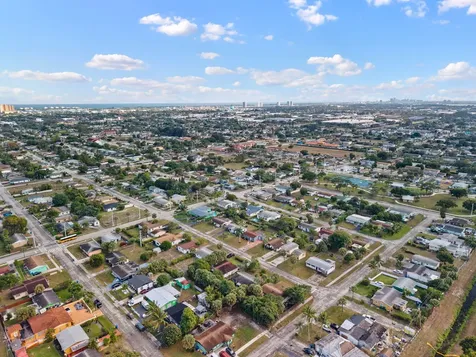 1635 W 32nd Street Riviera Beach FL 33404