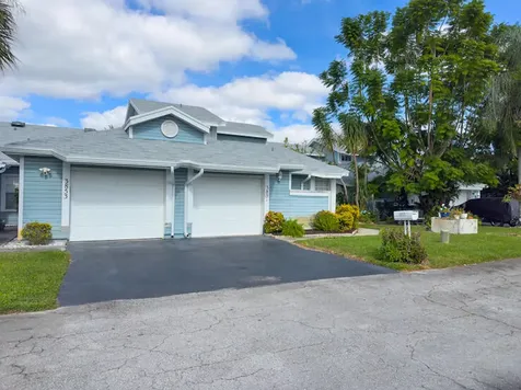 3851 Island Club Circle Lake Worth FL 33462