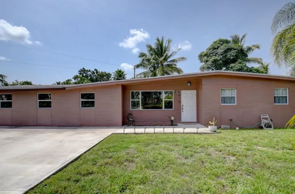 612 Hibiscus Drive Royal Palm Beach FL 33411