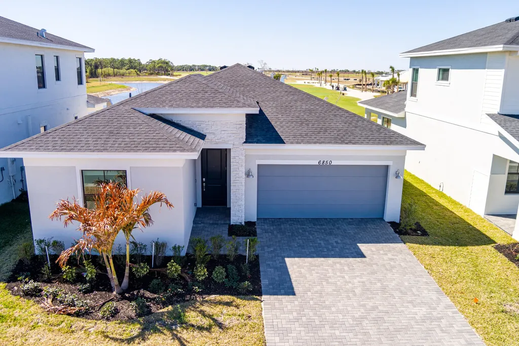 6850 Nw Kestrel Lane Port Saint Lucie FL 34987