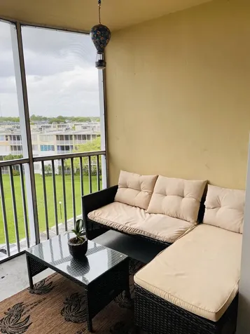 1750 Ne 191st Street Miami FL 33179
