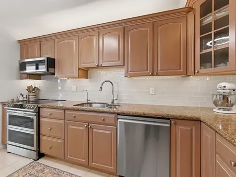 2520 Presidential Way West Palm Beach FL 33401