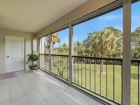 2520 Presidential Way West Palm Beach FL 33401