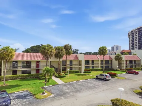 2520 Presidential Way West Palm Beach FL 33401