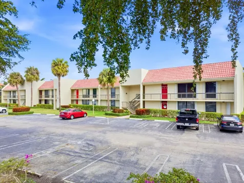 2520 Presidential Way West Palm Beach FL 33401
