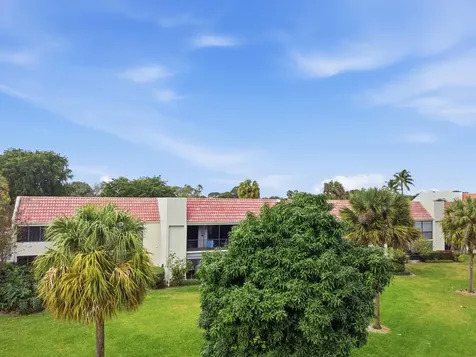 2520 Presidential Way West Palm Beach FL 33401