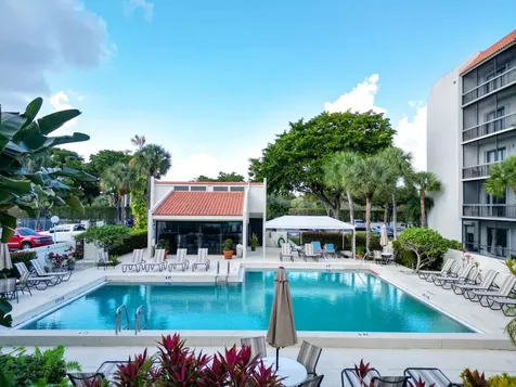 2520 Presidential Way West Palm Beach FL 33401