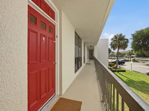 2520 Presidential Way West Palm Beach FL 33401