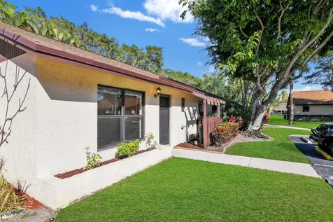 66 Via De Casas Norte Boynton Beach FL 33426