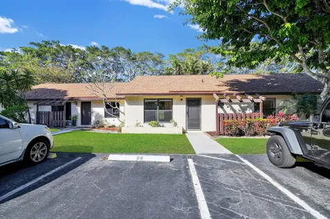66 Via De Casas Norte Boynton Beach FL 33426