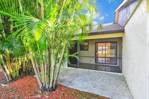 66 Via De Casas Norte Boynton Beach FL 33426