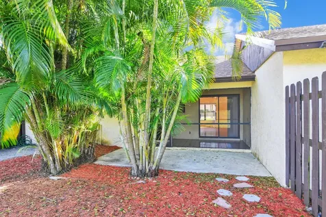 66 Via De Casas Norte Boynton Beach FL 33426