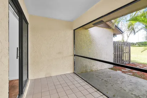 66 Via De Casas Norte Boynton Beach FL 33426