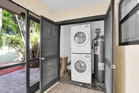 66 Via De Casas Norte Boynton Beach FL 33426