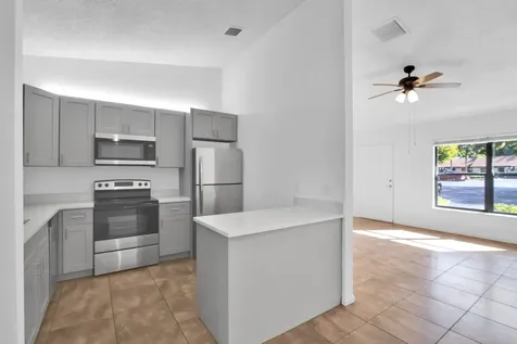 66 Via De Casas Norte Boynton Beach FL 33426