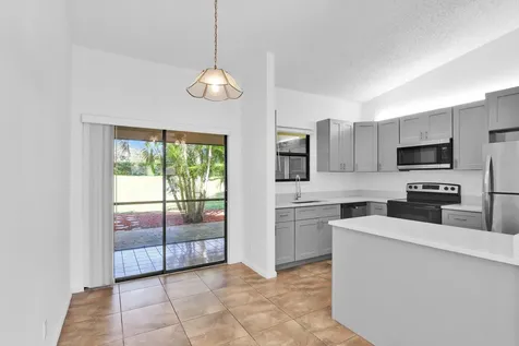66 Via De Casas Norte Boynton Beach FL 33426