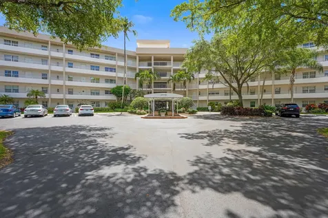 3800 Oaks Clubhouse Drive Pompano Beach FL 33069