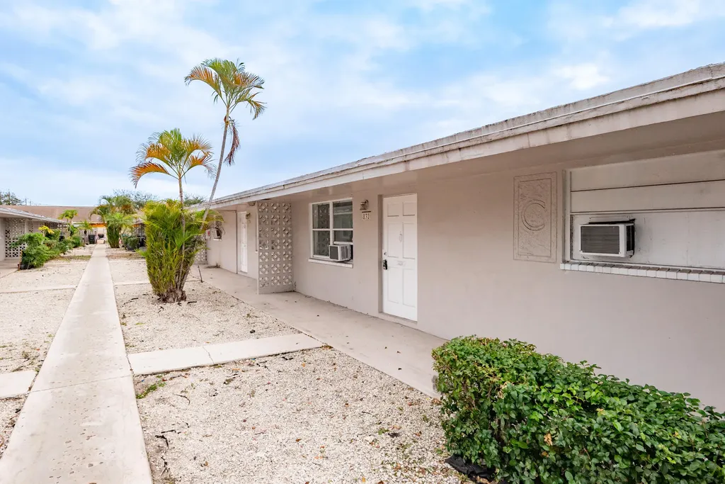 832 S G Street Lake Worth Beach FL 33460