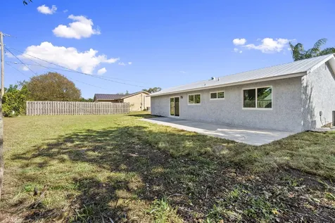 2075 7th Court Vero Beach FL 32962