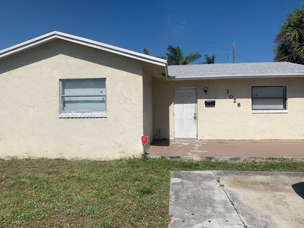 1028 W 7th Street Riviera Beach FL 33404