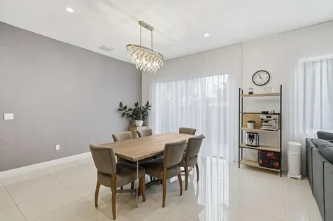 1241 Ne 18th Avenue Fort Lauderdale FL 33304