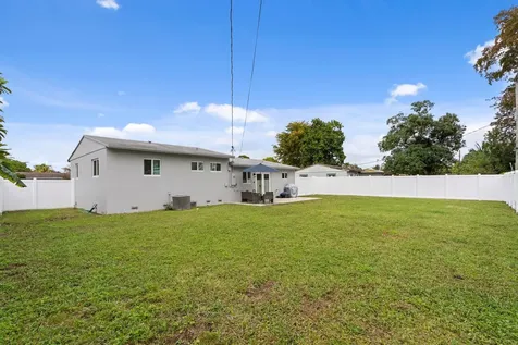1730 Sw 65th Avenue North Lauderdale FL 33068