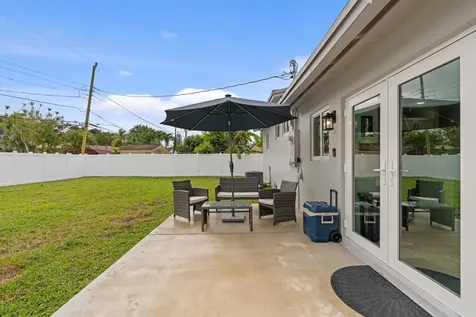 1730 Sw 65th Avenue North Lauderdale FL 33068