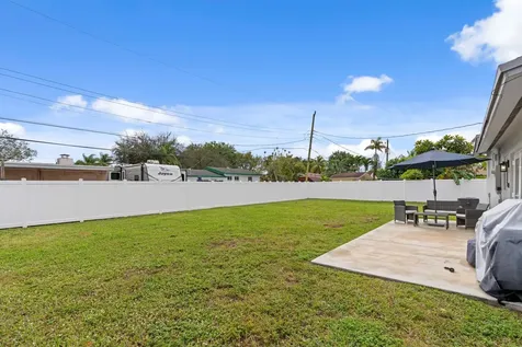 1730 Sw 65th Avenue North Lauderdale FL 33068