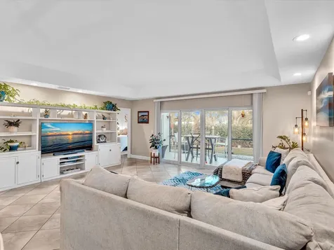 9043 Chatsworth Cascades Boca Raton FL 33434