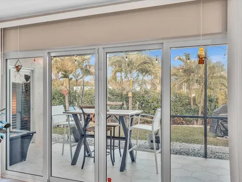 9043 Chatsworth Cascades Boca Raton FL 33434