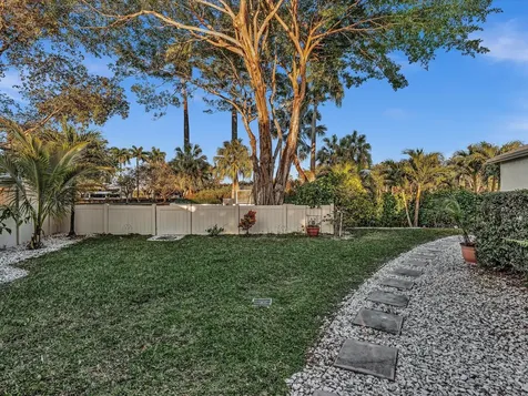 9043 Chatsworth Cascades Boca Raton FL 33434