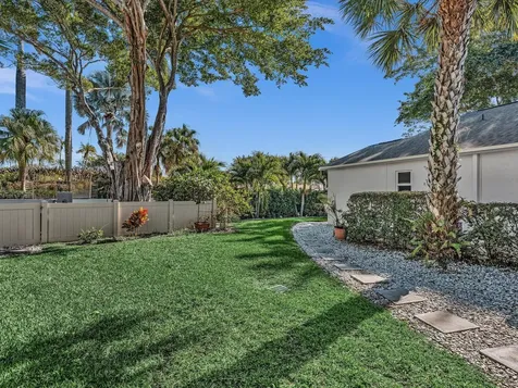 9043 Chatsworth Cascades Boca Raton FL 33434