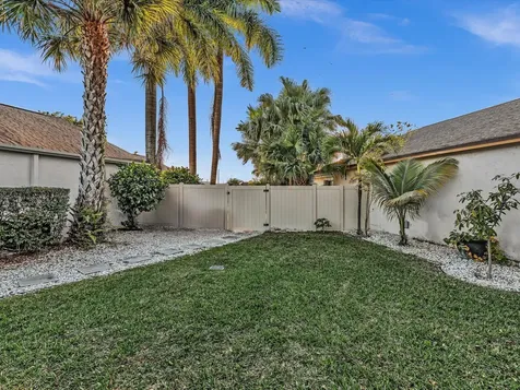 9043 Chatsworth Cascades Boca Raton FL 33434