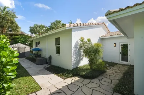 2642 Ne 26th Terrace Lighthouse Point FL 33064