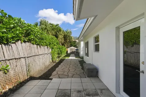 2642 Ne 26th Terrace Lighthouse Point FL 33064