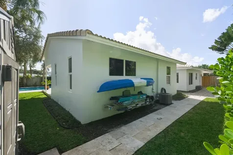 2642 Ne 26th Terrace Lighthouse Point FL 33064