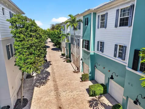 369 W Mallory Circle Delray Beach FL 33483
