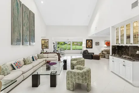 71 Windsor Circle Boynton Beach FL 33436