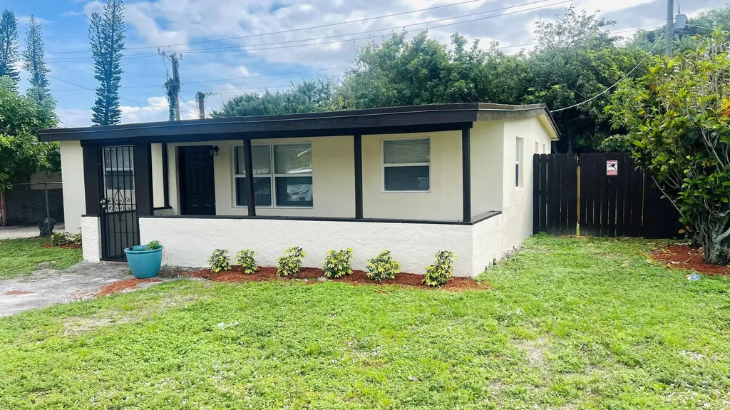 2360 Nw 2nd Street Pompano Beach FL 33069