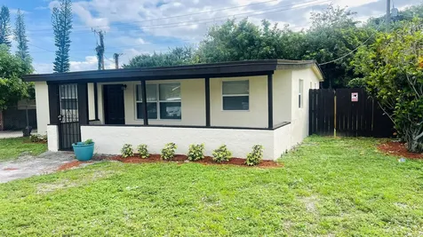 2360 Nw 2nd Street Pompano Beach FL 33069