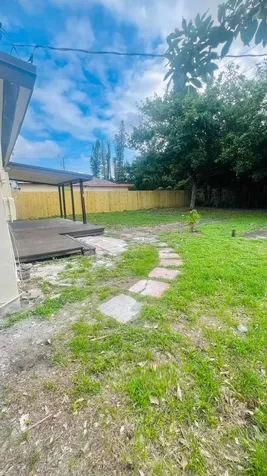2360 Nw 2nd Street Pompano Beach FL 33069