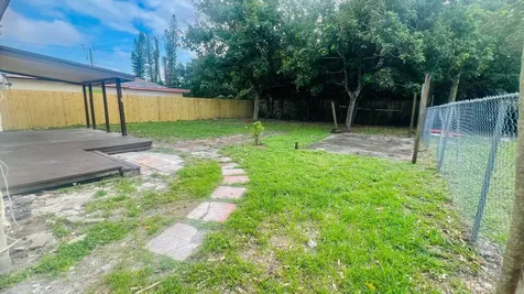 2360 Nw 2nd Street Pompano Beach FL 33069