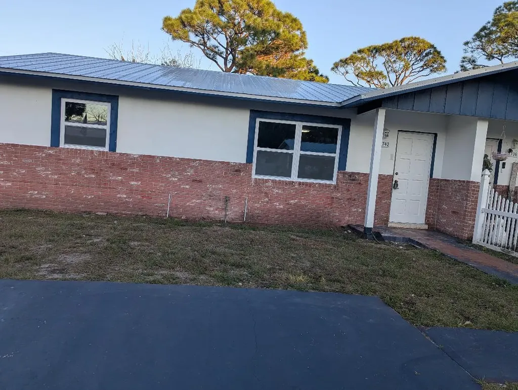2736 Seneca Avenue Fort Pierce FL 34945
