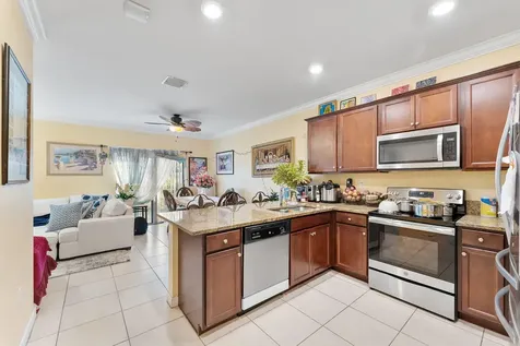 5438 Nw 27th Street Margate FL 33063