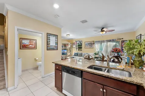 5438 Nw 27th Street Margate FL 33063