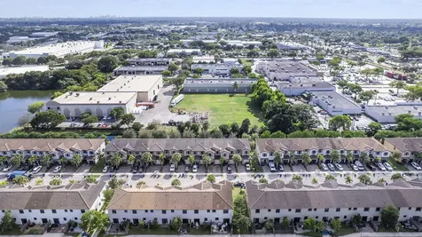 5438 Nw 27th Street Margate FL 33063