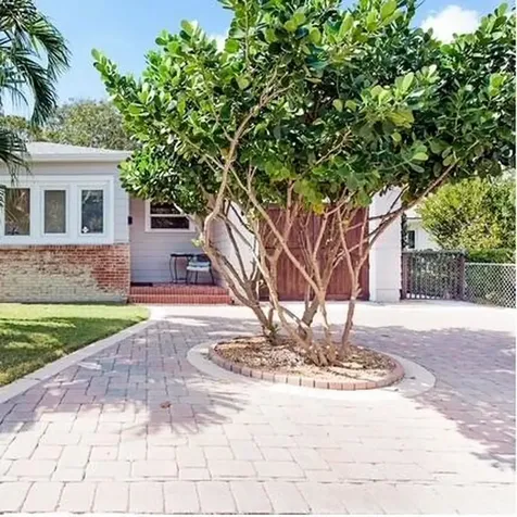 421 N Ocean Breeze Lake Worth Beach FL 33460