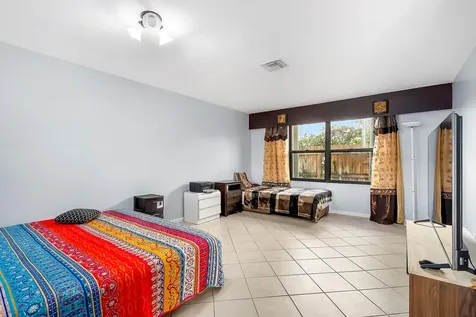326 W Pine Street Lantana FL 33462