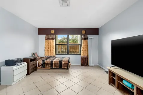326 W Pine Street Lantana FL 33462